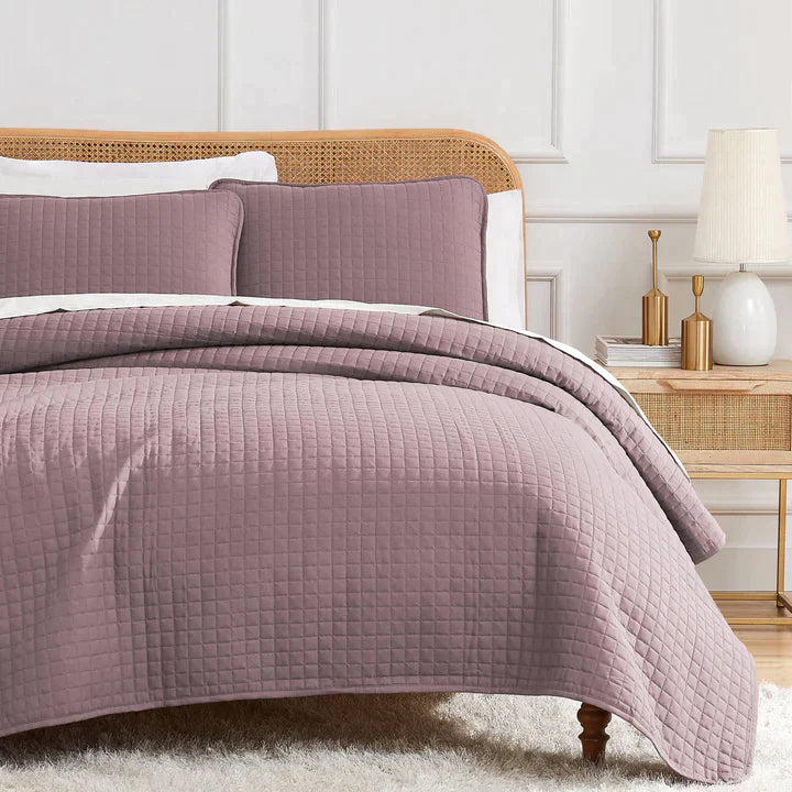 Vilano Classic Oversized Quilt Set, Lavender